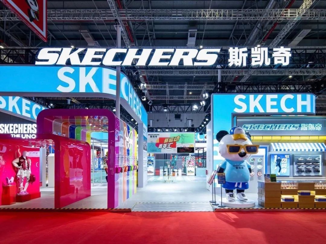 武漢展覽設(shè)計(jì)搭建公司領(lǐng)你看最具有創(chuàng)意00家企業(yè)展臺(tái)的2023進(jìn)博會(huì)(斯凱奇展臺(tái))2